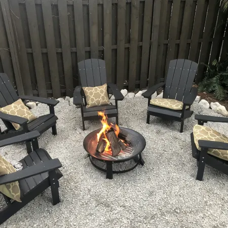 Owl Nest Townhouse-Walk to downtown & the water! New heated POOL!