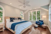 Lakefront w/ Beach, Dock, Game Room, Firepit, Kayaks, views - Beach