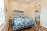 Top floor upscale contemporary space with great views and great location - 4 stjerner