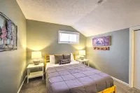 Cozy Wintergreen Ski Chalet -Hot Tub-Walk to Slopes & Family Friendly!