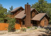 Secluded 1 acre Mountain Home - Hot Tub, 3 Decks & Direct National Forest Access - balcony