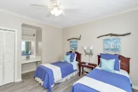 Lakefront Getaway with Stunning Western Views – Sleeps 6! - ジャグジー