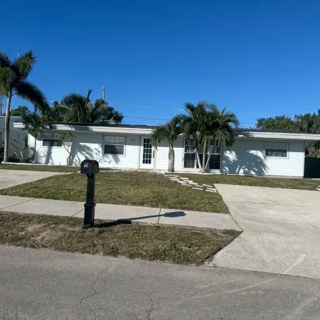 Family Home with Heated Pool in a Quiet Area