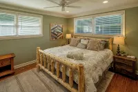 NEW!! Amazing Views & 2 porches. 2 Dens. Fire Pit. Hot Tub. Game Room. Smart TVs - 4 stjerner