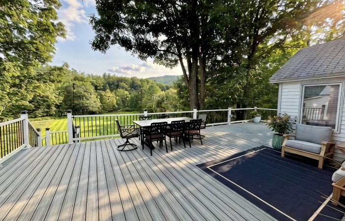 Historic Riverfront House: 5 Bedrooms 3.5 Baths on 5 Acres
