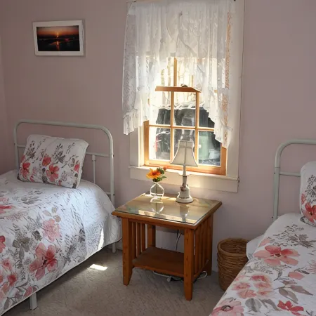 Cape Cottage with 5 beds, large deck, and less than 10 minute walk to the beach! Hotele w: Eastham