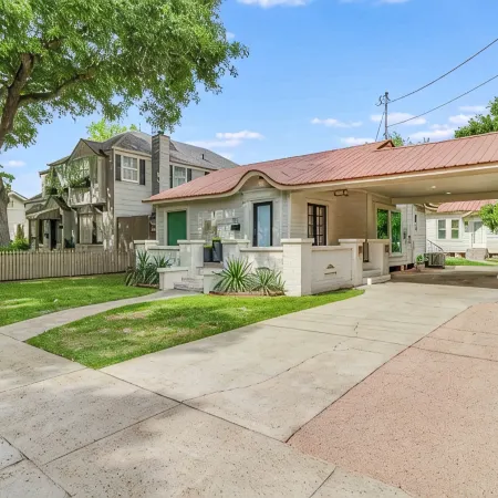 Evangeline House! Beautifully remodeled & Super Close to Downtown