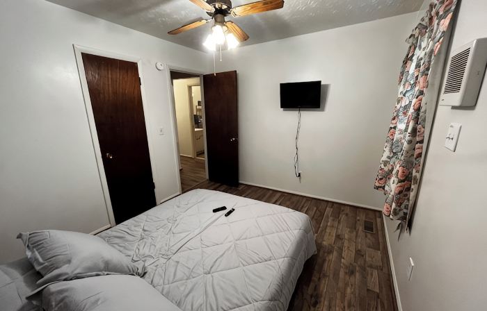 Cute Little Whole House For Rent<br loading=