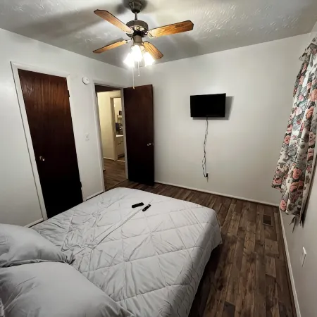 Cute Little Whole House For Rent<br>Franklin’s Lodge