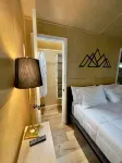 Secluded 34 Acres •Luxury Mountain Tiny Home with Treehouse Bedroom• Hot Tub - Alphydda