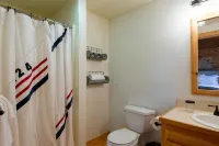 Cheerful Two Bedroom Cabin - 10 minutes to Camden! - 4-Star