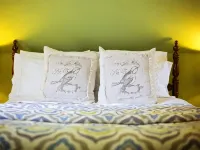 Quaint Parisian style loft, located on National Registered Historical Property Hotels in Mena