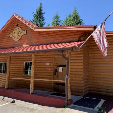 Lake Nahwatzel Resort, Cabin #3, Shared Dock just steps away!