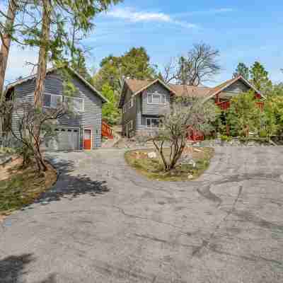 Bass Lake Cabin—Game Room—BBQ—:4— Slip Hotel Exterior