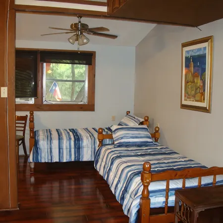 Secluded, shady river front Get-away cabin