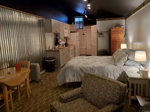 Downtown Fairview BunkHouse - 2-Star