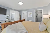 Modern WATERFRONT w/ Private Dock+ Fire Pit+ BBQ+ King Bed - 4-Star