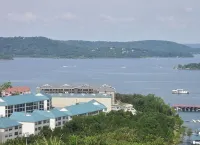 Beautiful 2BR/2BA Penthouse Condo Overlooking Table Rock Lake! - Gym