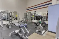 Cozy Condo w/ pool & gym in prime McCall location - Kuntosalit