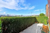 Spacious 4Br, Parking, Near Centre, Accommodates 7 - 4-Sterne