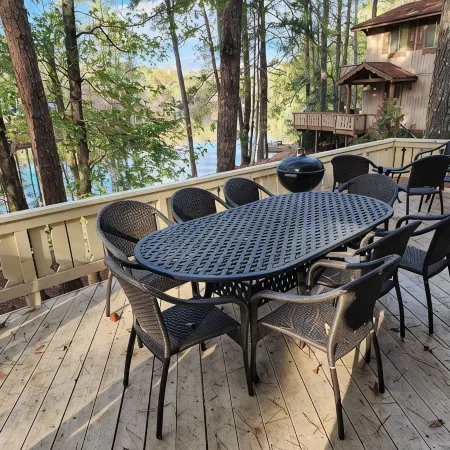 Beautiful family friendly 4 bedroom Resort Chalet with Fireplace