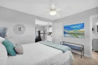 Wait n' Sea- Beach Front View and Close to Mayo Clinic - 4-Star