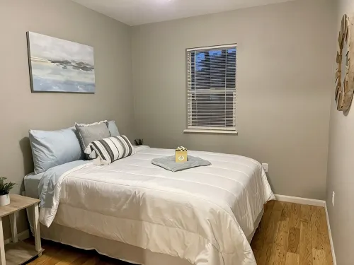 Adorable little beach house by the Surf Ballroom! - 3-Star