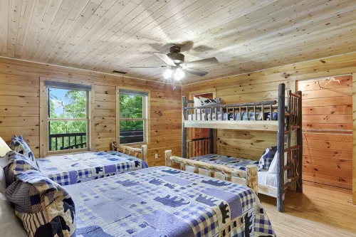 Mountain views~Near the River~Playground~Pet Friendly! - Alppimaja