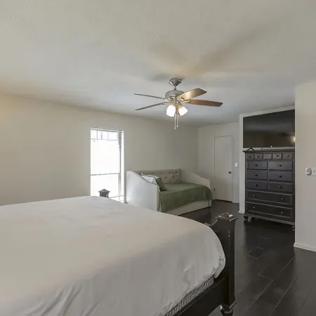 Comfy Hangout House - Sleeps 16 - Pool & Hot Tub!