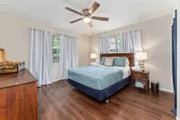 Lakefront w/ Dock, 300mb Wifi, Theater, Arcade - Homestays