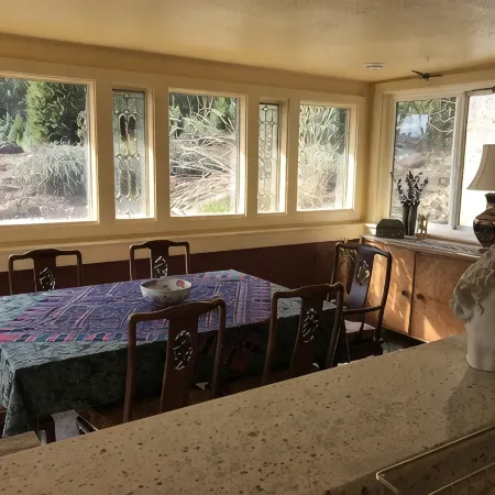 Contemporary Flat on a Christmas tree farm 5 Minutes to Oregon State University