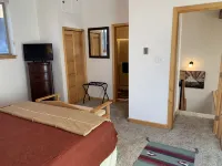 3/2 Condo. Mountain views. Easy access to Resort - balcony