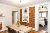 Private Ground Level 2BR Condo - 4-نجوم