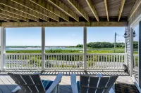 Unique oceanfront windmill with breathtaking views of Nantucket Sound. - 4星級