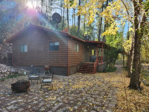 Kohl's Ranch Creekside Cabin / Fishing, Hiking, Swimming - Adventure Awaits! - Hytter