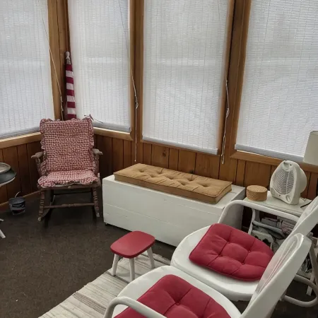Relax at our Cozy Cottage in the heart of Eagle Harbor