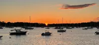 Downtown Historical Bristol Seaside Cottage w Front Row Seats to 4th July Parade - 4 estrellas