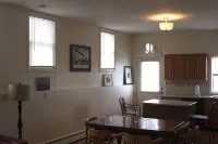 Historic Downtown Bristol Apartment - Wifi