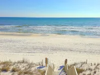 5 BR, 5 BA in Seaside, quick walk to the private beach access or main pool - Pools