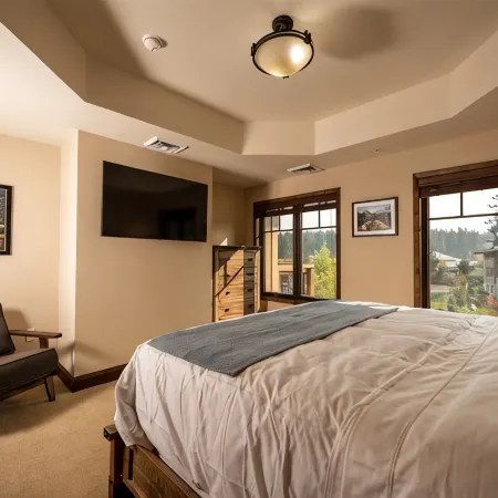 Lake Getaway! Elegant 2-Bedroom Condo in Downtown McCall
