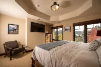 Lake Getaway! Elegant 2-Bedroom Condo in Downtown McCall - Boutique