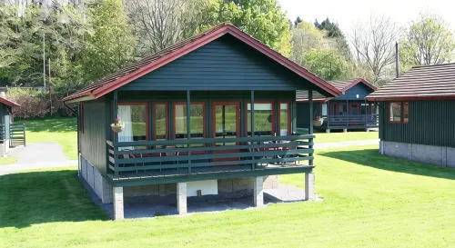 Logierait Pine Lodges - balcony