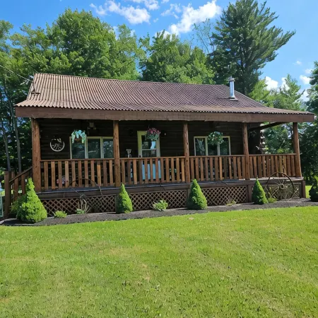 Cozy Log Cabin Near Cooperstown Dreams Park and All- Star Village