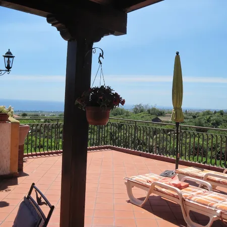 Mascali: "Il casale degli aranci" house / villa  with garden  3 rooms - 2/5 persons