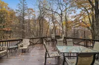 3-story Cabin in the Woods! Lake Harmony, 5BR, Firepit, Game Room, Wi-Fi, Deck - Chalets