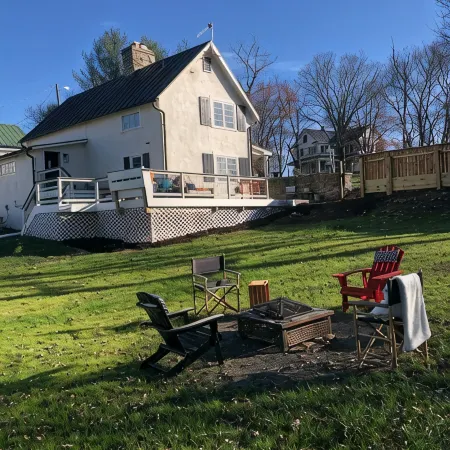 Stylishly restored 1800's historic home- heart of Virginia hunt & wine country!