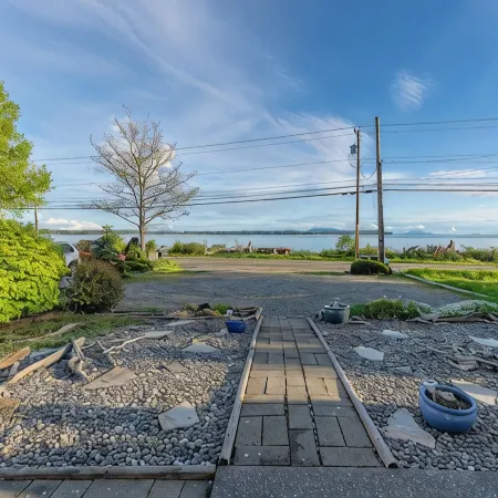 Oceanside Retreat ~ Private Beach in Quaint Seaside Town