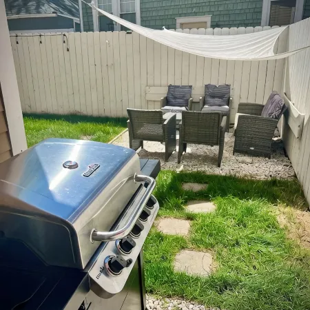 Spacious! Game Room, Near Restaurants, Bars, Shops, DT Bflo & Niagara Falls!