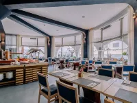 Grand Muthu Oura View Beach Club Hotels near برج الساعة ألبوفيرا