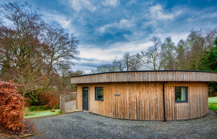 The Crannog Circular Riverside Retreat with Hot Tub